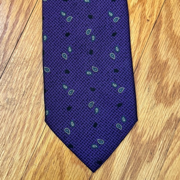 Marshall Field’s Men’s Purple Paisley Silk Tie - Picture 2 of 4